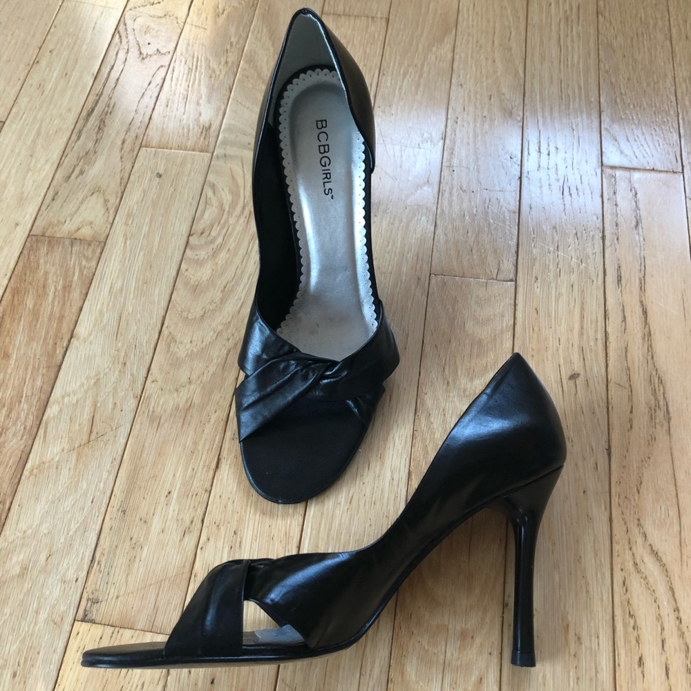 BCBG black heels.  EUC - Picture 2 of 6